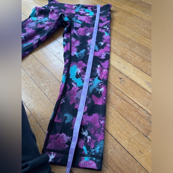 LULULEMON Wunder Under
Crop 6 Midnight Bloom Black Deep Fuschia - Picture 8 of 9